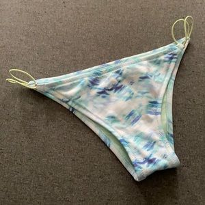 Victoria’s Secret Bikini Bottoms, Large, blue